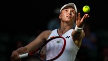 Рыбакина сдает позиции в рейтинге WTA