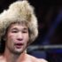 Джонс победил Гана досрочно и завоевал титул чемпиона UFC