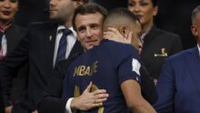 <p>Макрон рассказал, что сказал Мбаппе после поражения в финале ЧМ-2022</p>