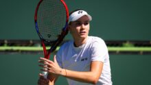 Елена Рыбакина празднует возвращение после болезни с победой на турнире WTA 1000