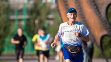 76-летний казахстанский атлет готовится к IronMan в Астане