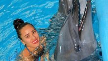 <p>Милана Сафронова выразила желание поплавать с дельфинами.</p>