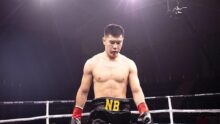 Нурдаулетов одерживает победу на боксерском турнире в Астане, несмотря на нокдаун