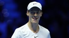 Синнер одолел Медведева, пробившись в финал Итогового турнира ATP